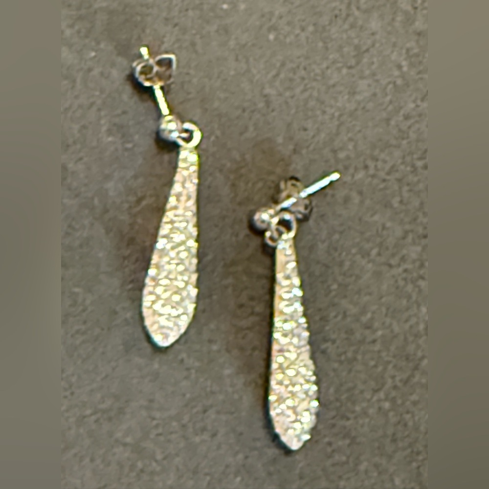 💥SOLD💥Diamond Chipped 14kt white gold Drops